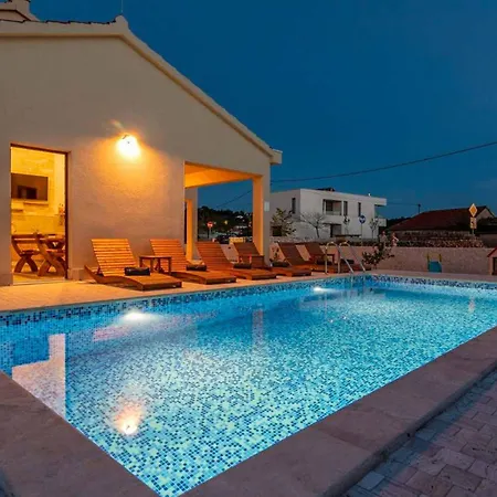 Half Moon 트로기르