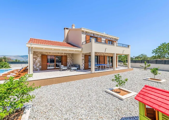 Villa Half Moon