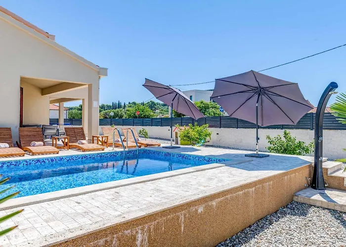Villa Half Moon