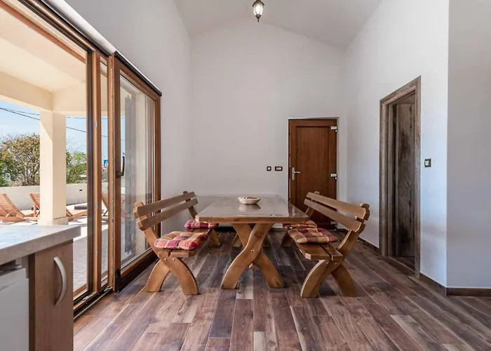 Half Moon Villa *