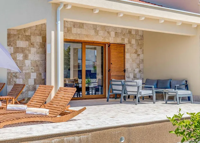 Villa Half Moon
