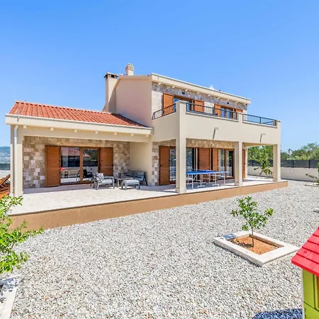 Villa Half Moon