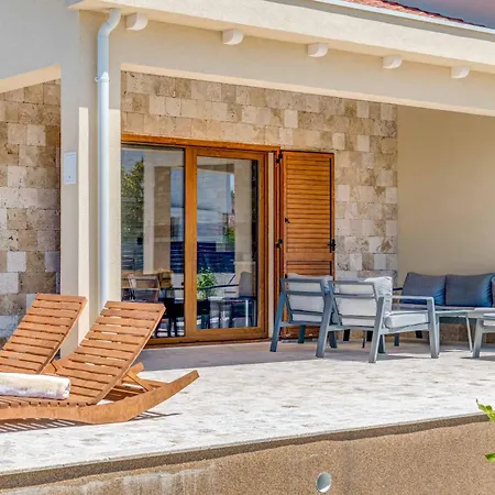 Villa Half Moon